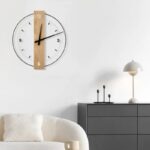 Grande Horloge Murale Minimaliste en Bois Massif et Acrylique – Image 4