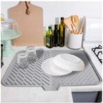 Tapis Egouttoir à Vaisselle en Silicone Gris avec Bec de Drainage - 58x45cm